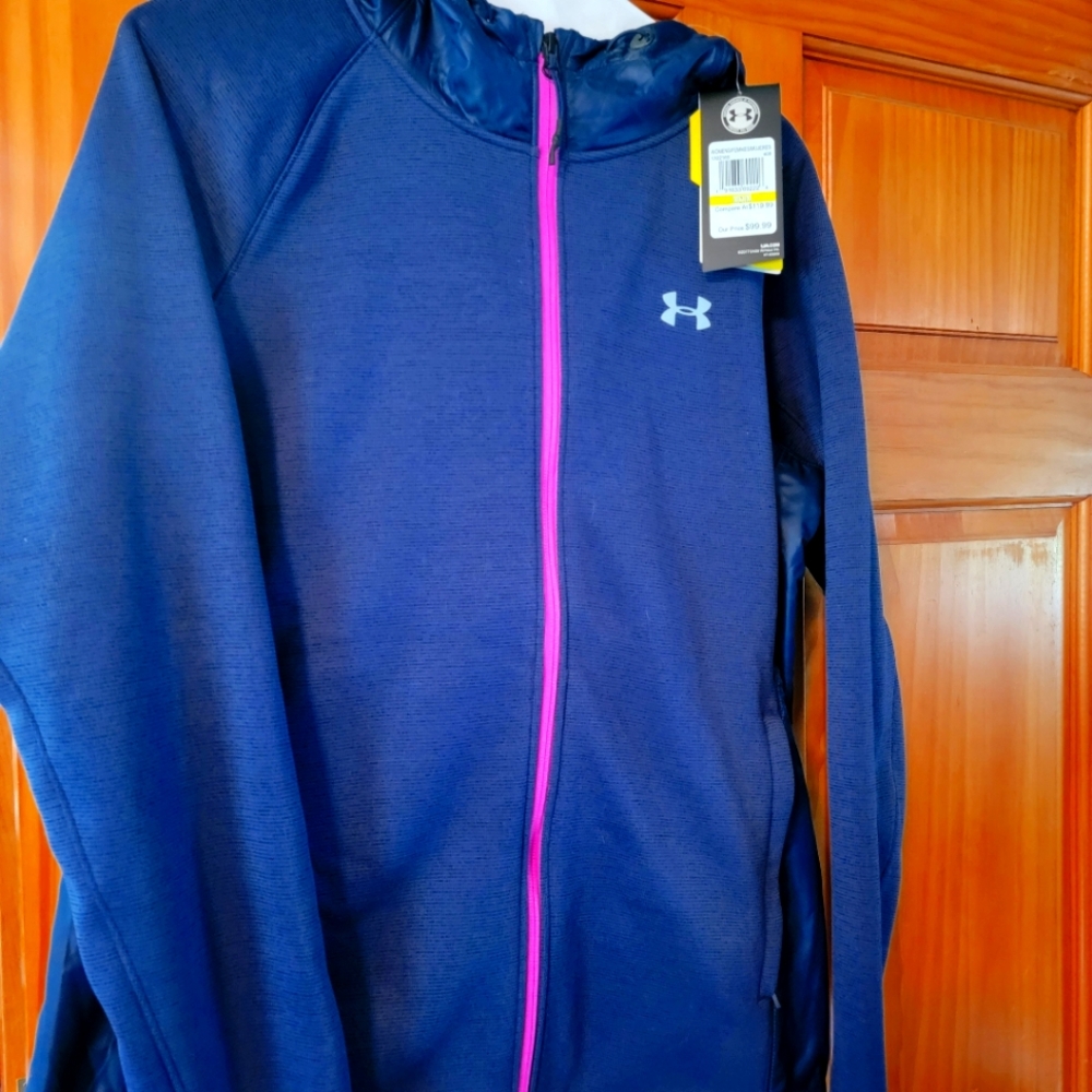 Women's under Armour Hoodie NWT Size medium